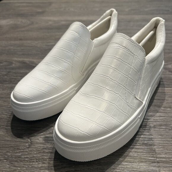 NEW LULUS Size 8.5 Cassay White Crocodile Embossed Platform Slip On Sneakers - Picture 5 of 10